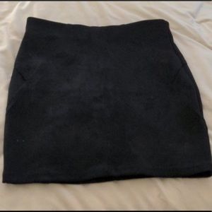 ⚡️5 for $35 SALE⚡️ Black Faux Suede Mini Skirt